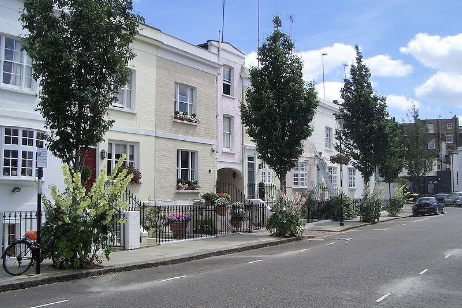 Living in W8 - Area Guide | Foxtons